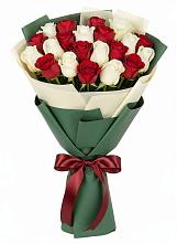 Букет Микс из красных и белых роз в Балаклаве