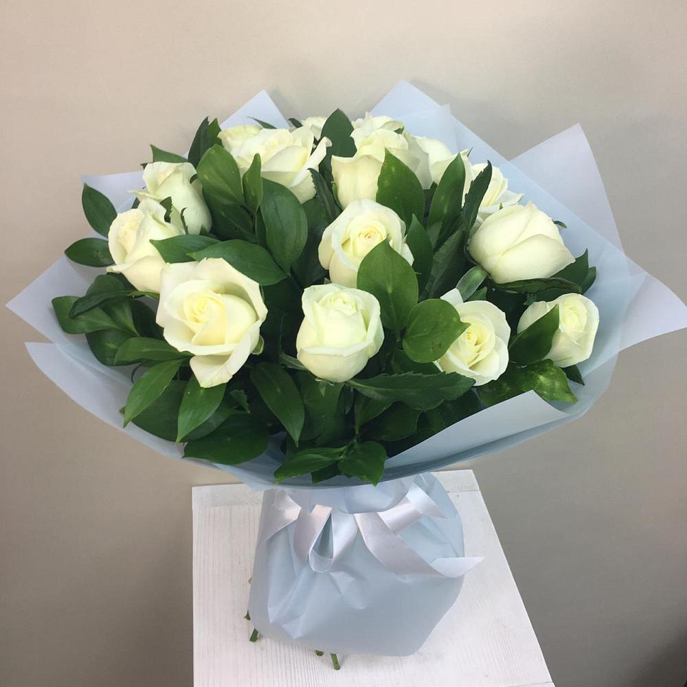 Букет 15 Белых роз Проуд в Балаклаве