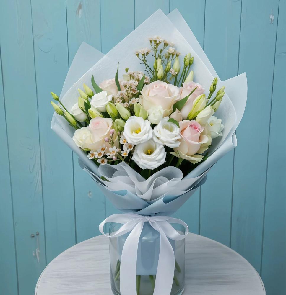 Букет цветов из: Розы и Лизиантусы в Балаклаве