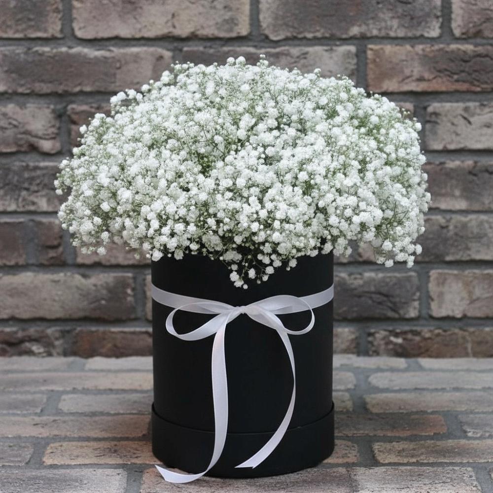 Цветочная композиция из Гипсофила в шляпной коробке в Балаклаве