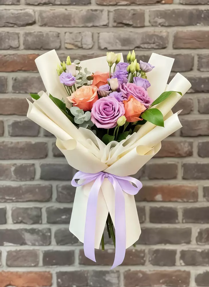 Букет цветов из: Лизиантусы и Розы в Балаклаве