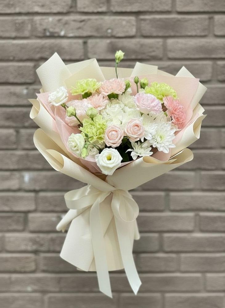 Букет цветов из: Гвоздики, Розы, Лизиантусы и Хризантемы в Балаклаве