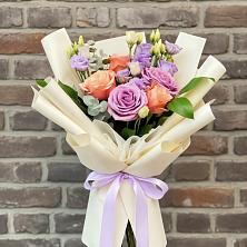 Букет цветов из:  Лизиантусы и Розы в Балаклаве