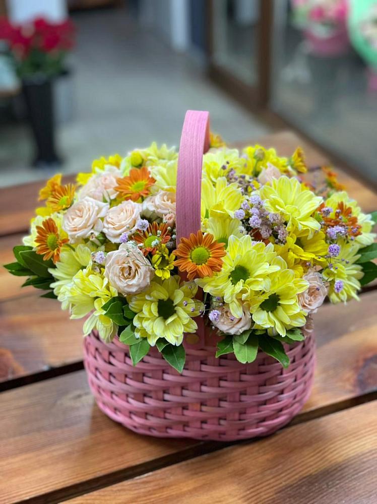 Цветочная композиция из Хризантемы и Розы в корзине в Балаклаве