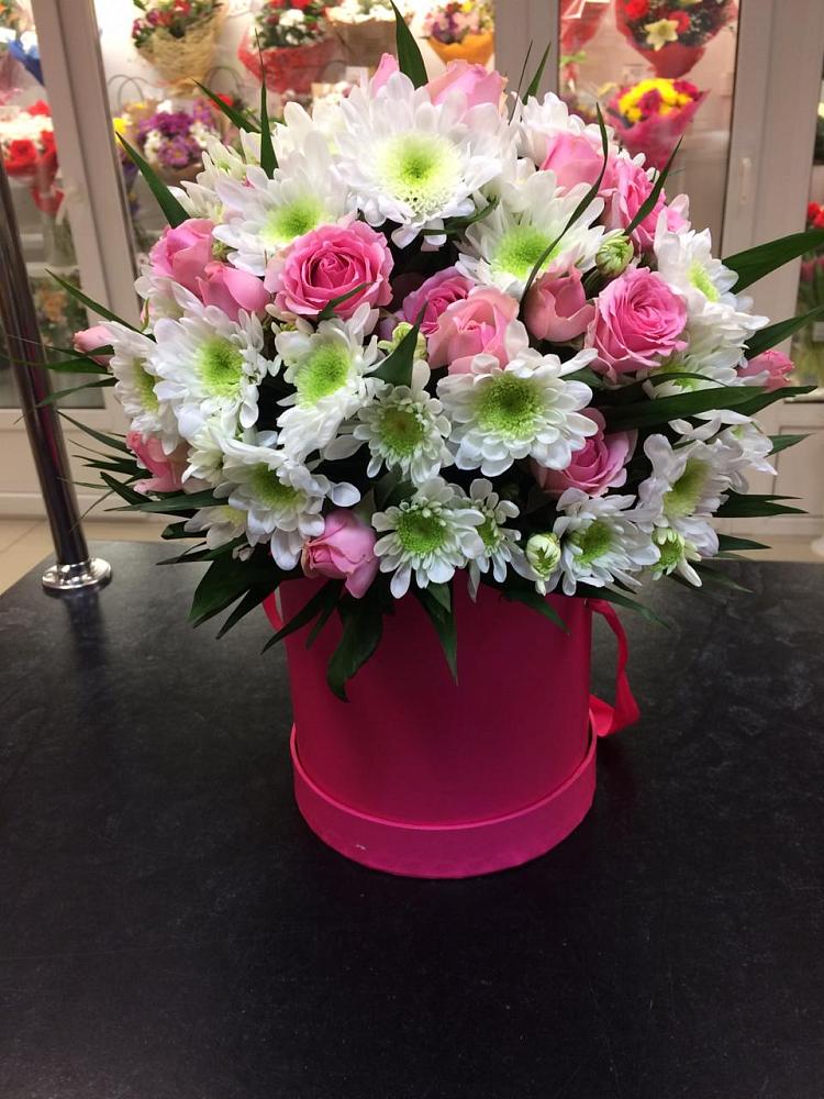 Цветочная композиция из Розы и Хризантемы в шляпной коробке в Балаклаве