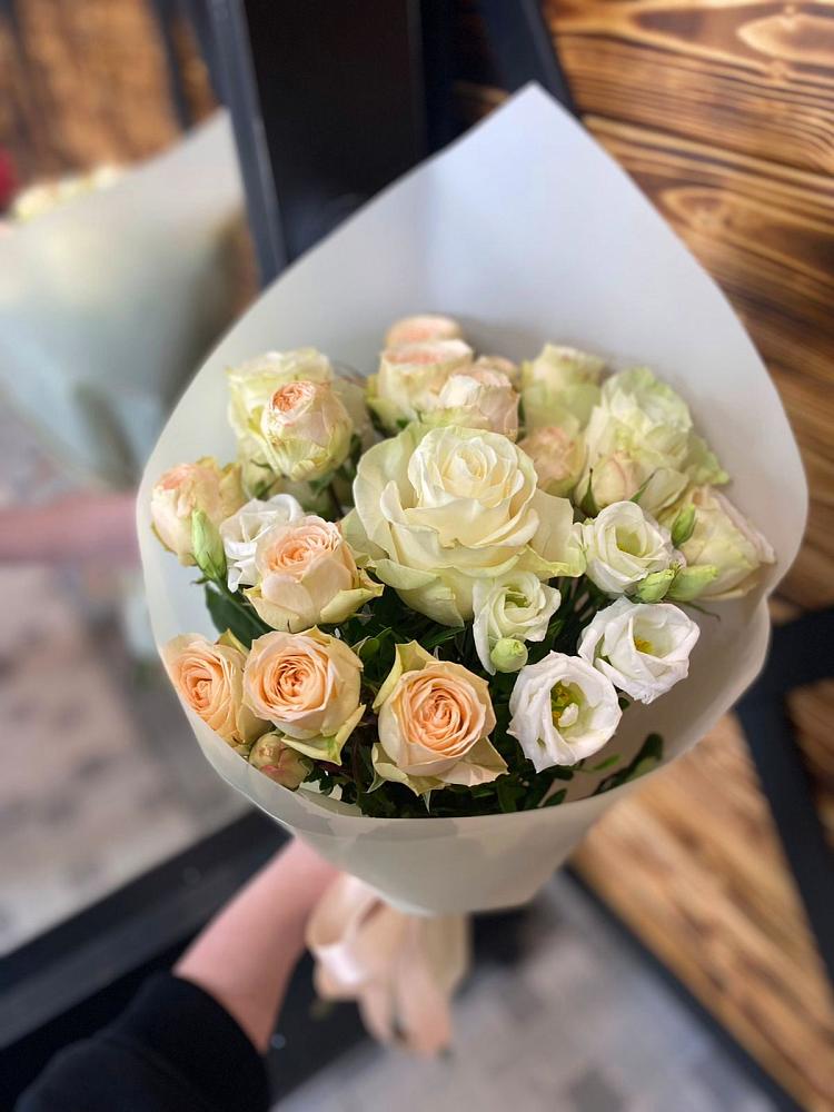 Букет цветов из: Розы и Лизиантусы в Балаклаве